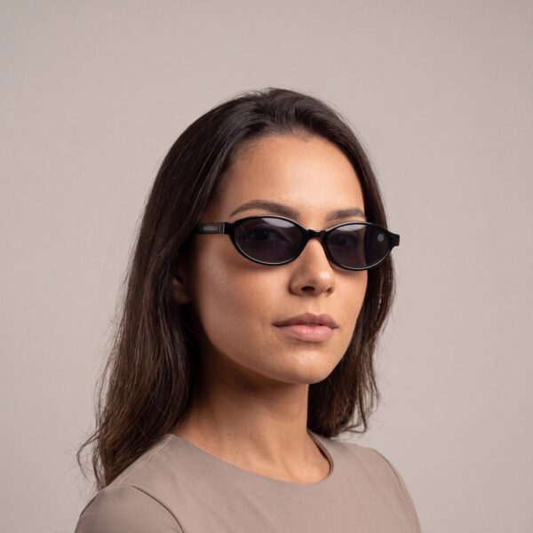 Óculos de Sol Breu Oval Fino Preto Lente Fumê